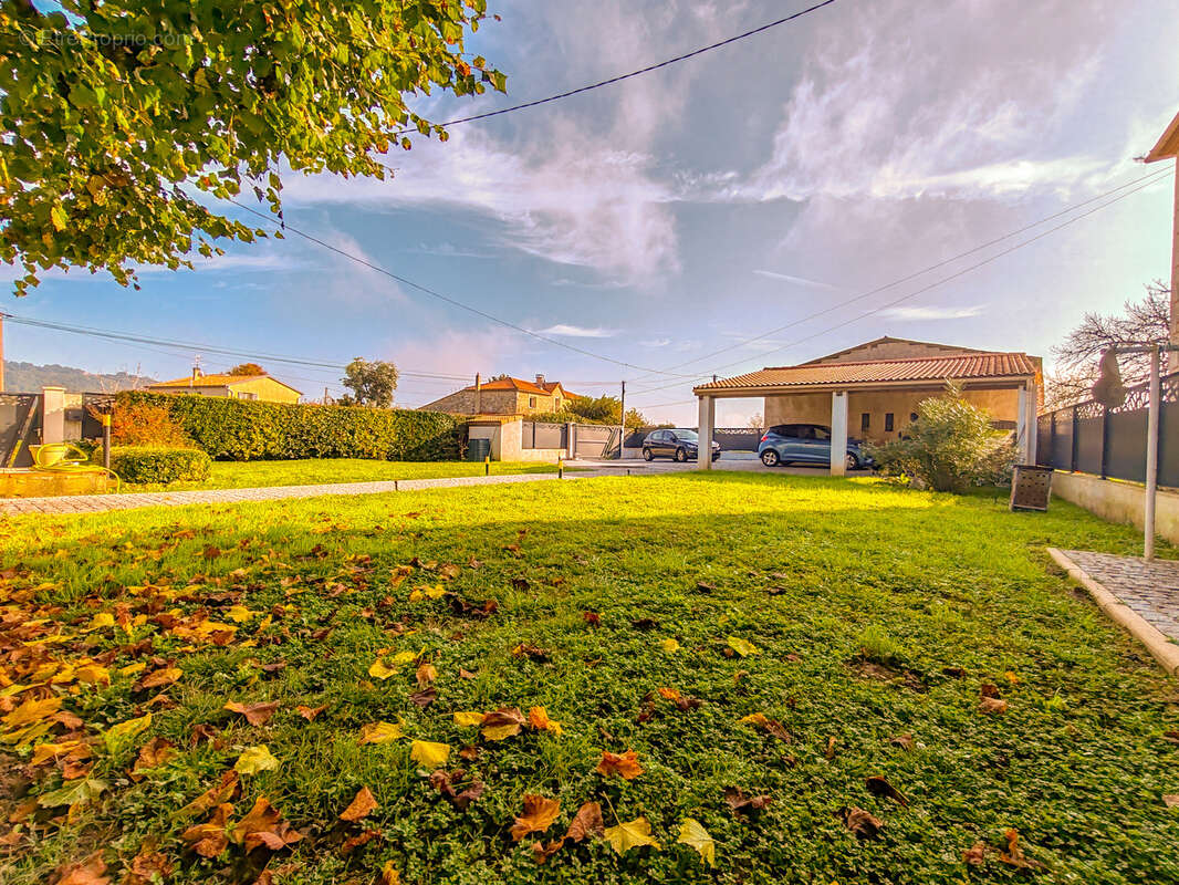 Maison à COLAYRAC-SAINT-CIRQ