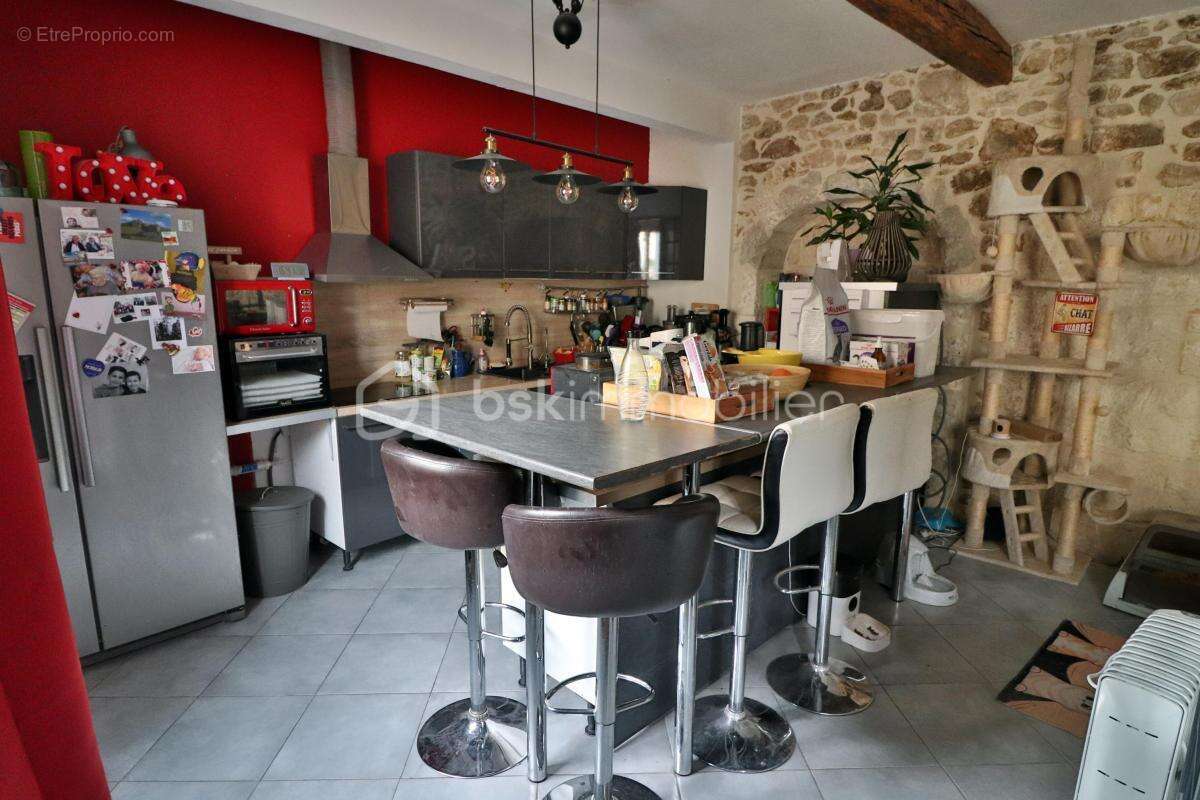 Maison de caractère de 185 m² – Terrasse de 22 m², pierres apparentes, loft et prestations de confort - photo 4