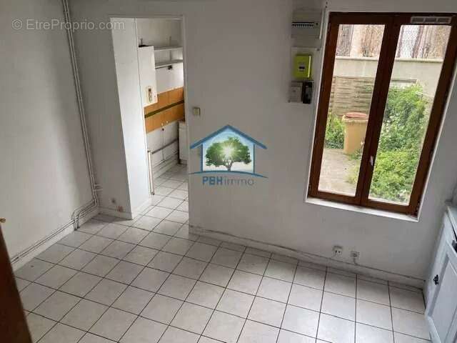 Petit Immeuble rue Dufay, proximité JDP - photo 7