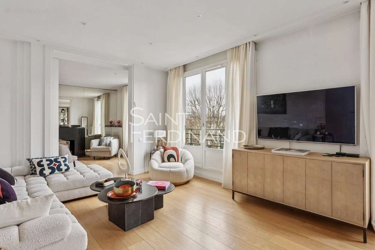 Appartement à NEUILLY-SUR-SEINE