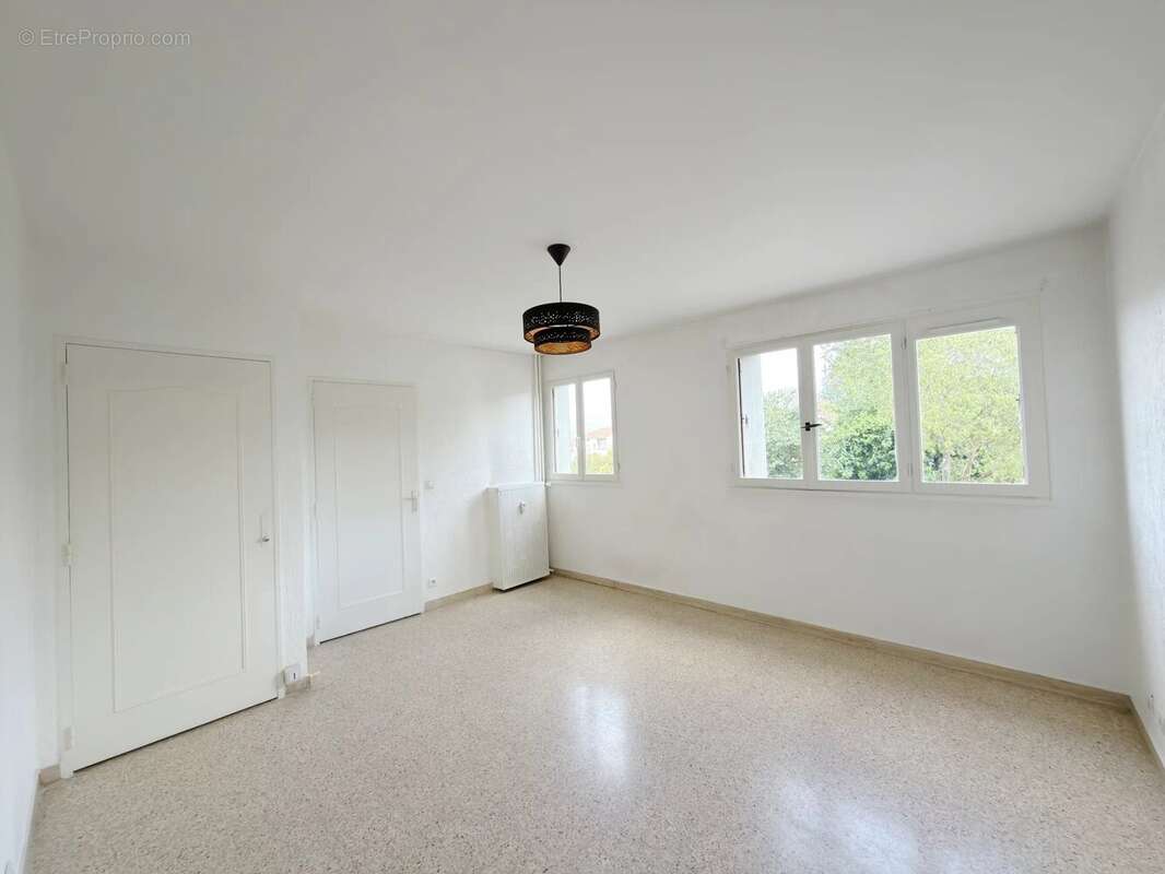 T1 de 28,91 m2 avec une place de parking et cave - photo 2