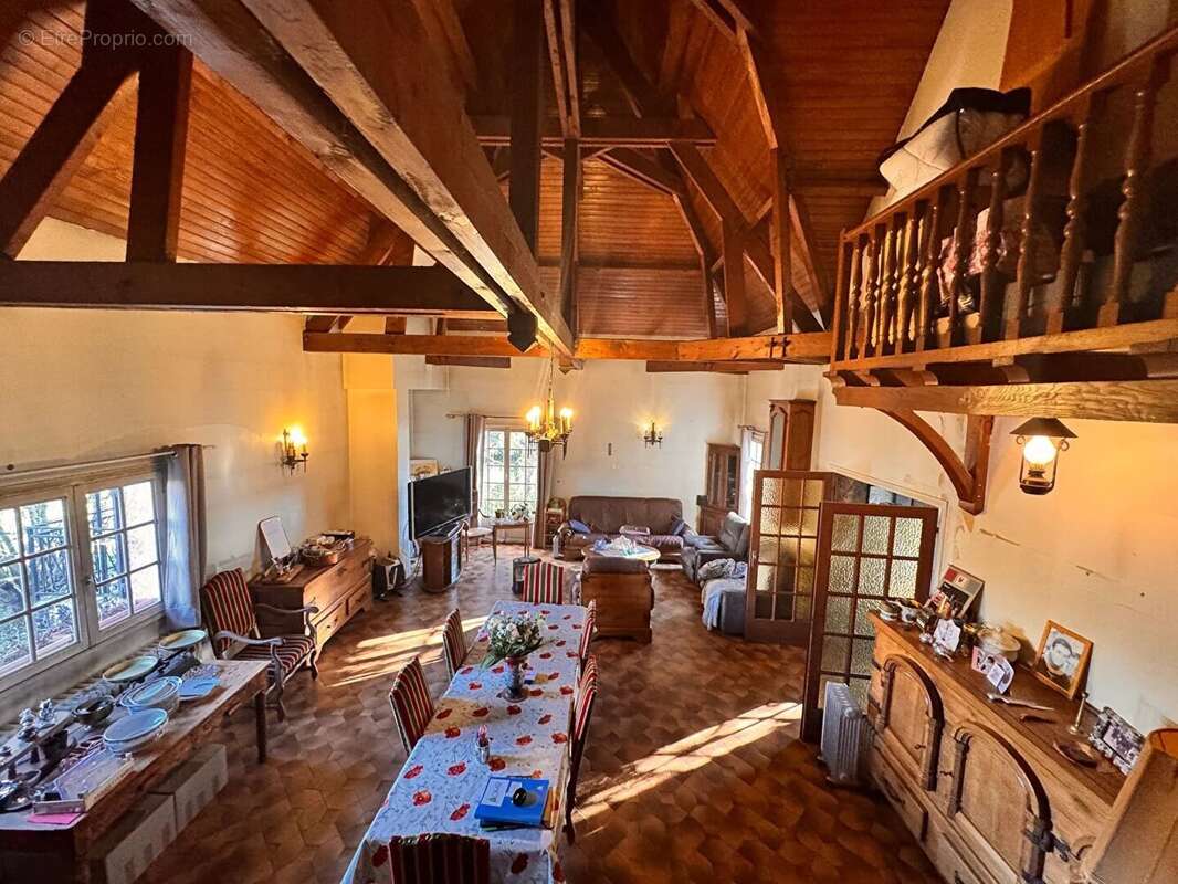 Maison à CRESPIERES