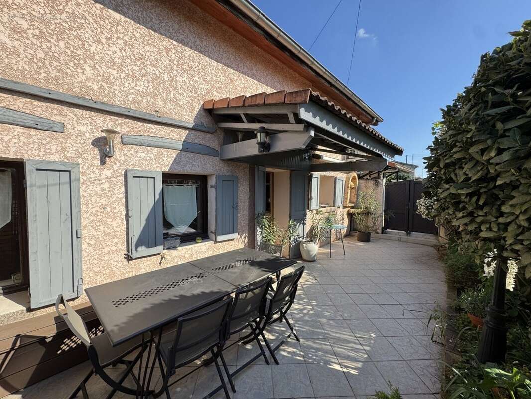 Appartement en duplex avec grande terrasse à vendre 5 pièces MEYZIEU (69) - photo 15