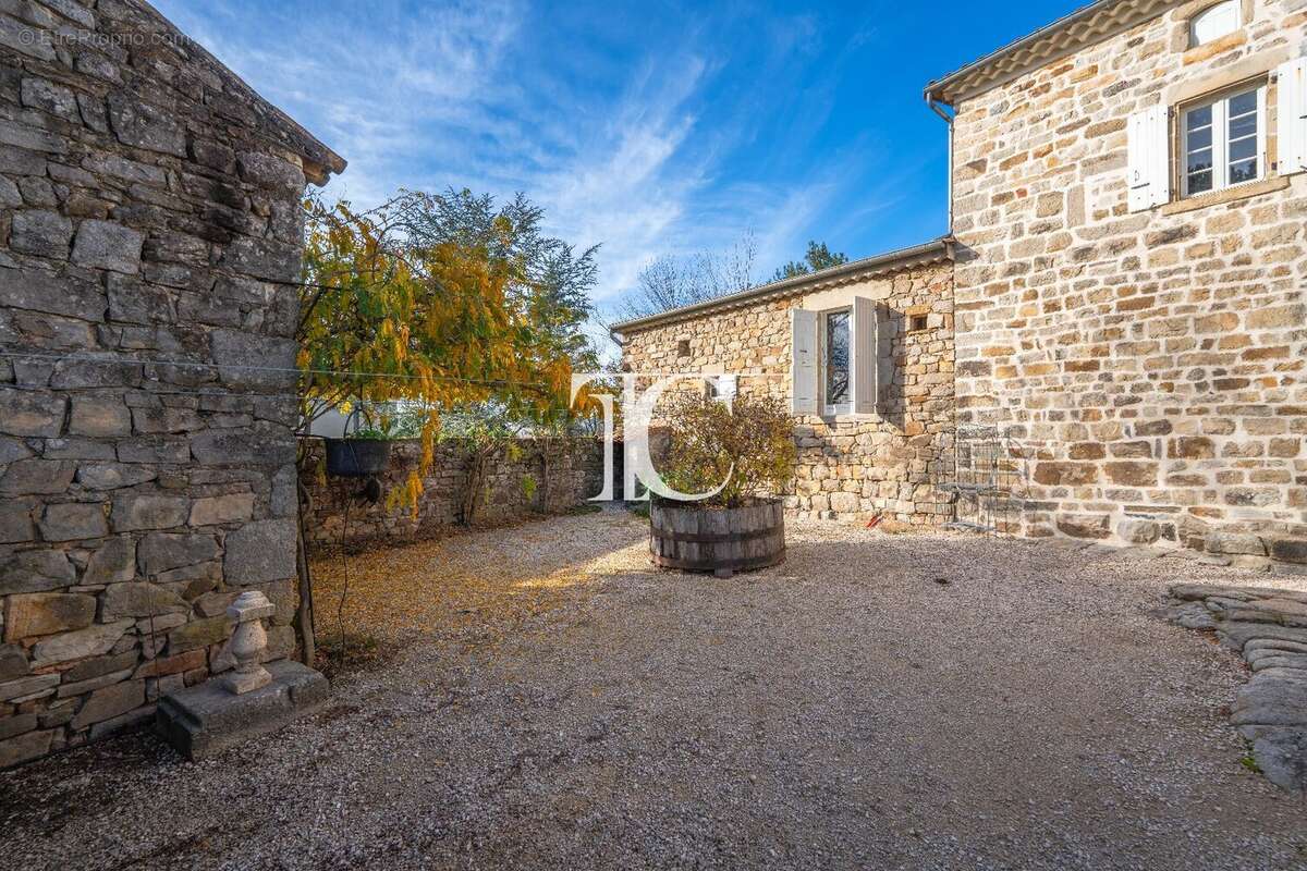 Maison à LABLACHERE