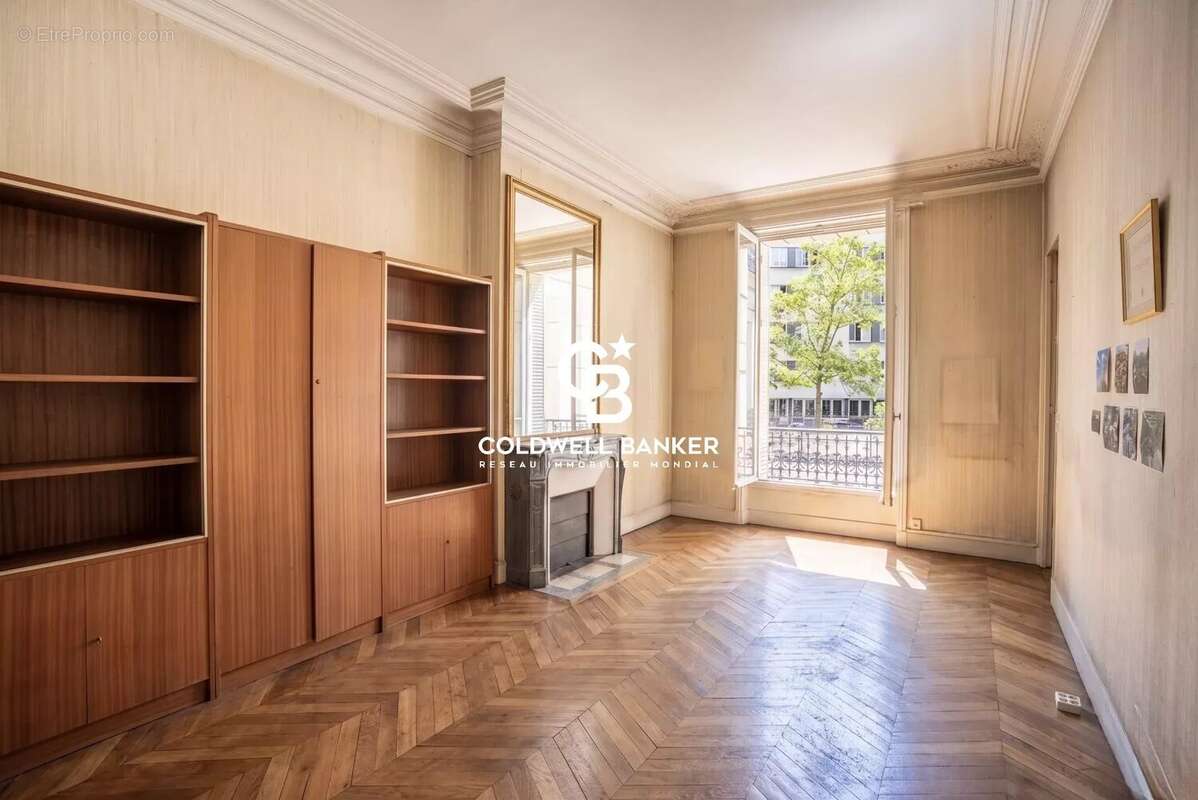 Appartement à PARIS-8E