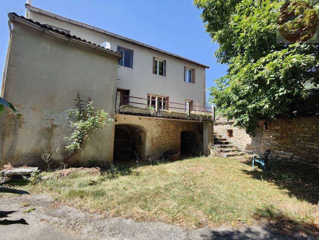 Ancienne ferme cévenole à rénover avec dépendances et terrain - photo 2