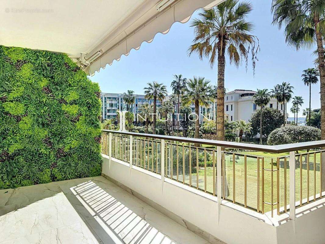 Cannes - Croisette : Magnifique appartement 3 pièces avec vue mer dans une résidence de renom - photo 26