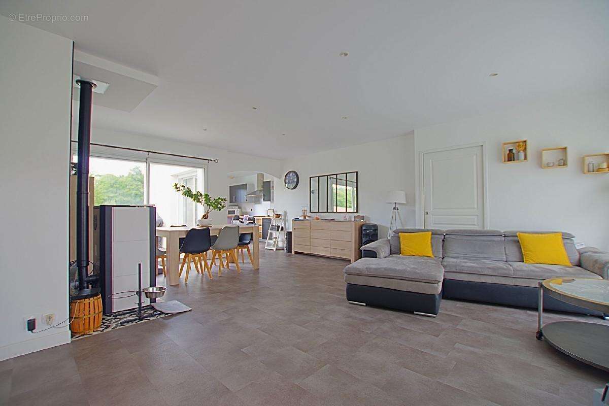 Maison 130 m² à Sainte-Foy  - photo 3