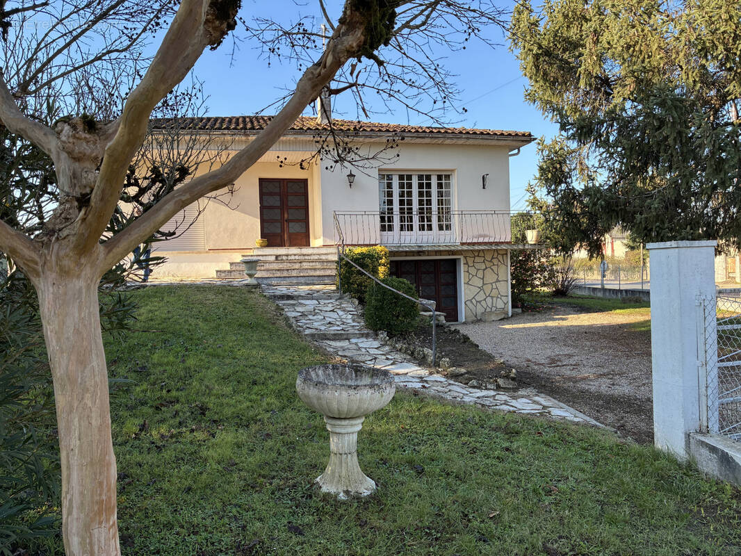 Maison à SAINT-MAGNE-DE-CASTILLON