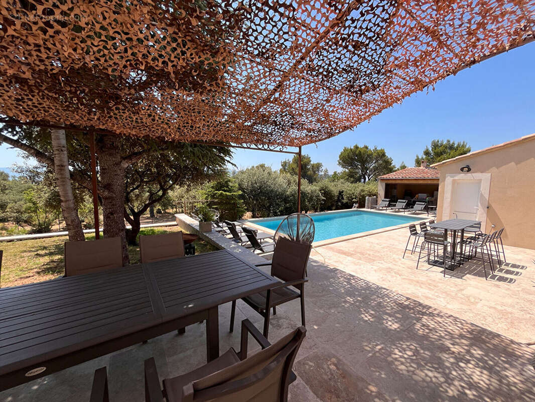 Maison Cabrieres D Avignon 7 pièce(s) 258 m2 - photo 5