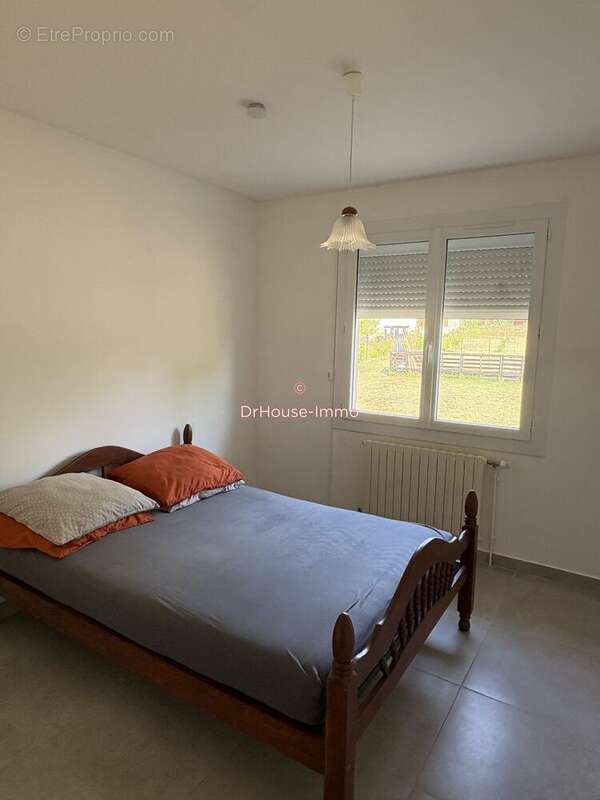 Maison 92 m² à Oyre  - photo 6