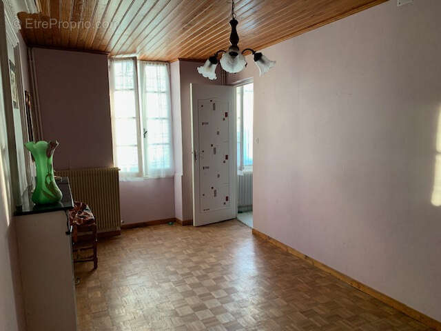 Maison à SAINT-THOMAS-DE-CONAC