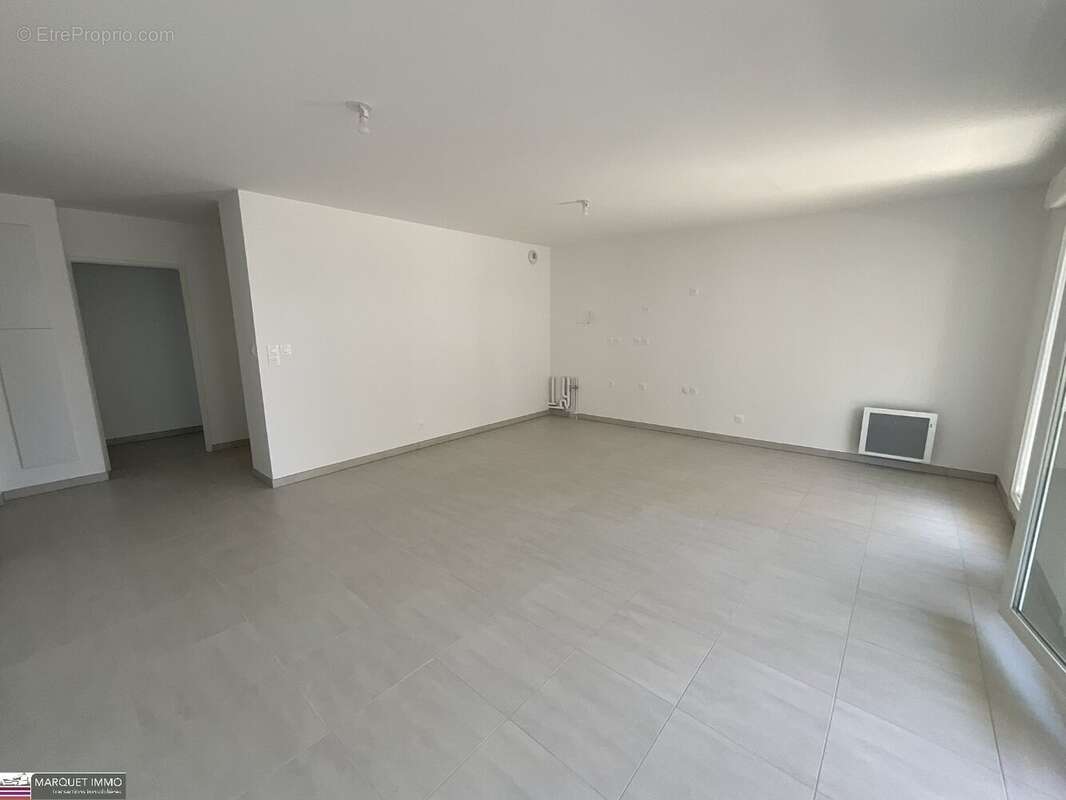 APT T3 offrant 68 m² avec terrasse 15 m² et parking au 3° étage avec ascenseur... - photo 9