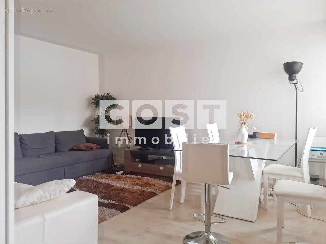 Appartement à COURBEVOIE