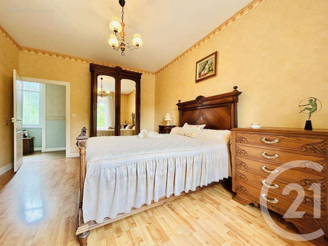 Maison à SAINT-LAURENT-SUR-GORRE