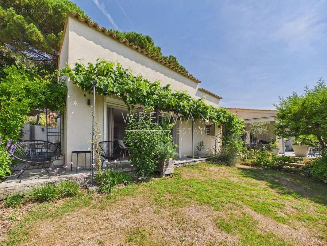 Maison à TOURRETTES-SUR-LOUP