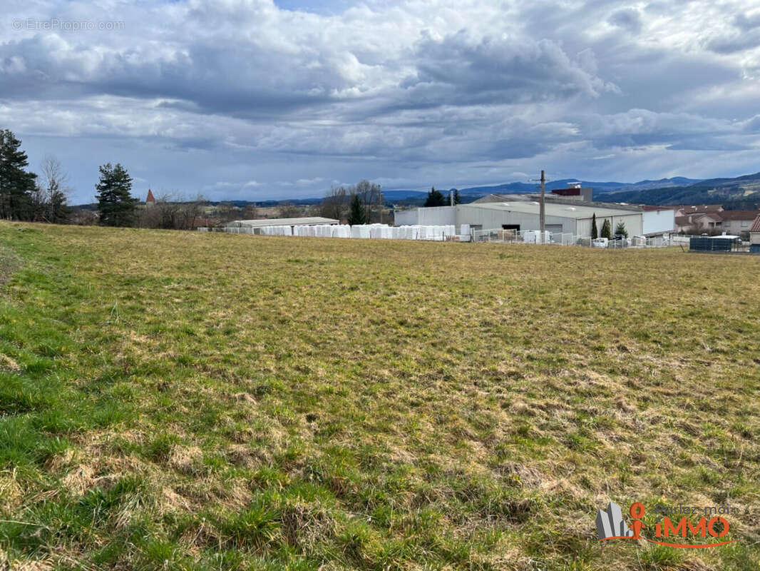 Terrain à LES VILLETTES