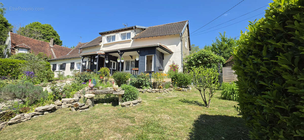 Maison à COLMERY