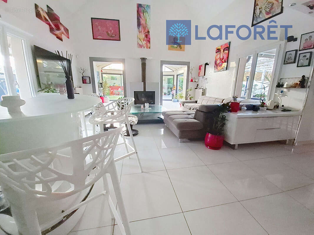 Maison à MAGNY-LE-HONGRE