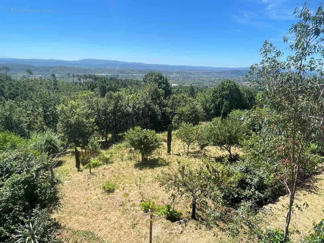 Dans un hameau typique, un ensemble immobilier de 3 maisons avec 8300 m2 de terrain et une vue splendide. - photo 42