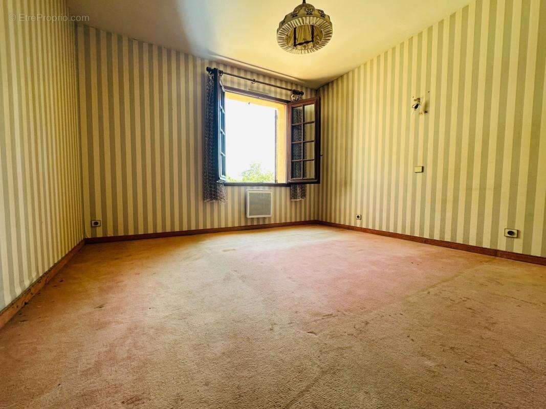 A vendre, Manosque, Maison Familiale 6 Chambres – 159 m²  Calme, Vue Dégagée & Fort Potentiel - photo 15