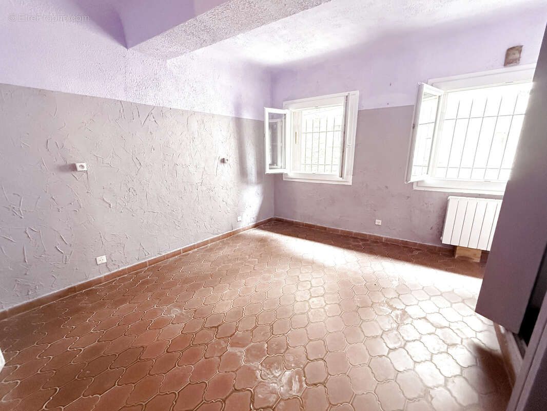 Maison à FLASSANS-SUR-ISSOLE