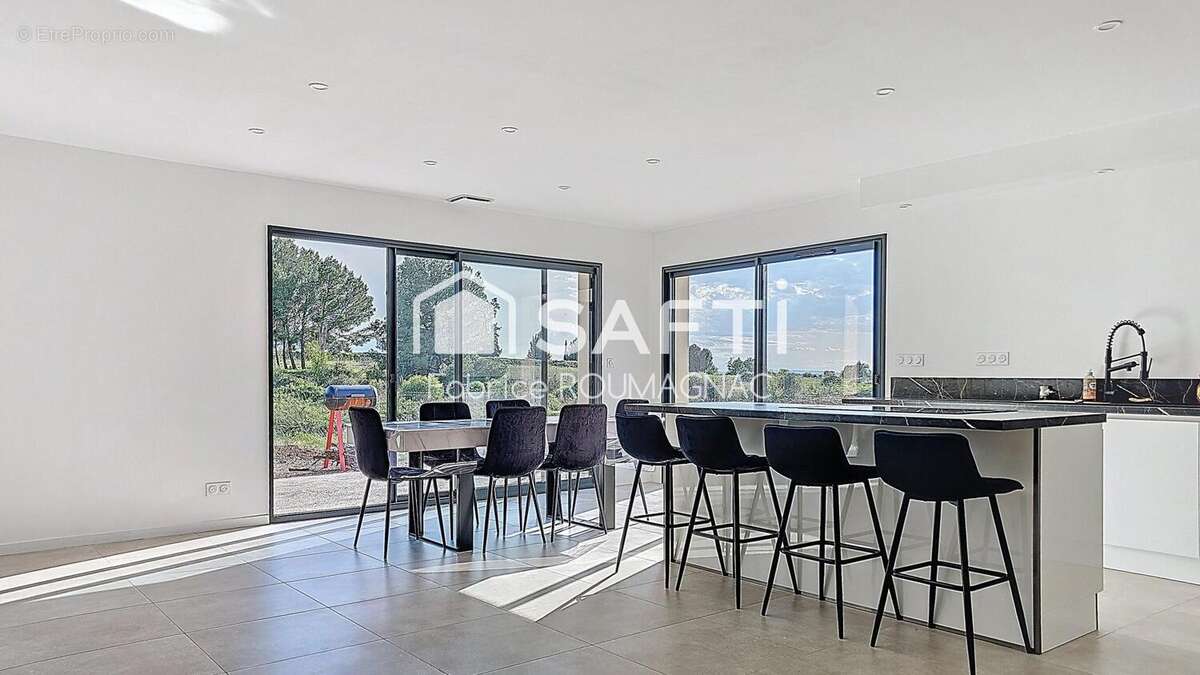 Photo 2 - Maison à LESPIGNAN