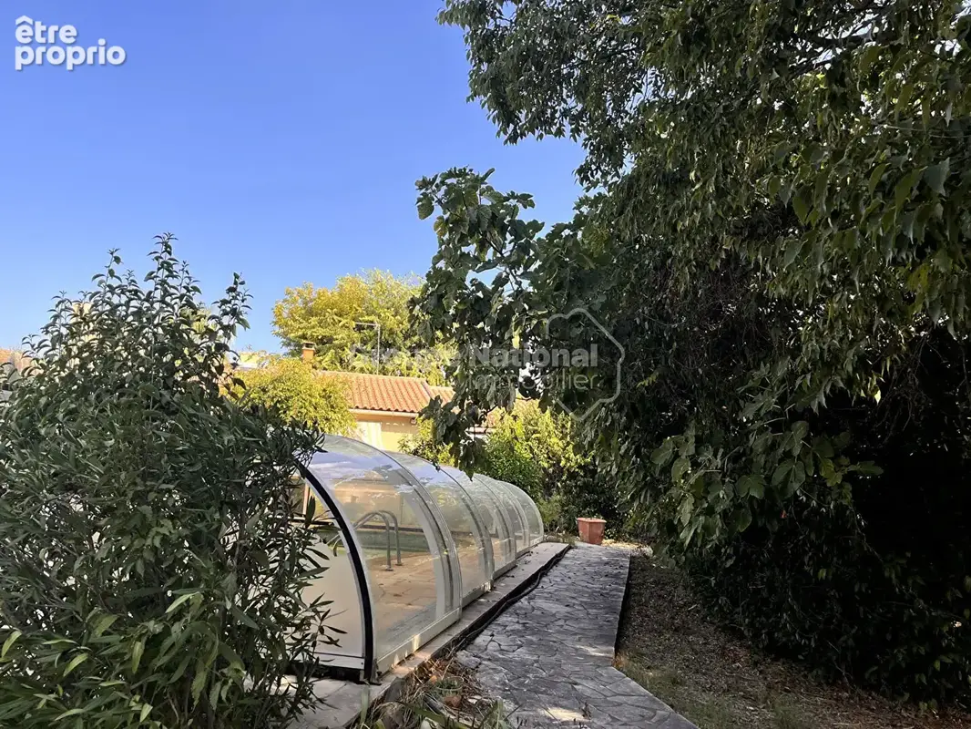 Maison de plain pied avec piscine entourée d'un vaste parc arboré, Aigues Vives 4 pièce(s) - photo 3