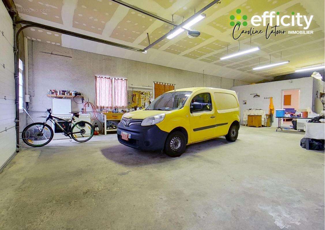 Maison à SAINT-ETIENNE-LE-MOLARD