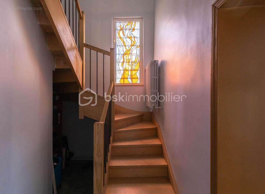Demeure de caractère avec ascenseur, dépendances et terrain piscinable - photo 15