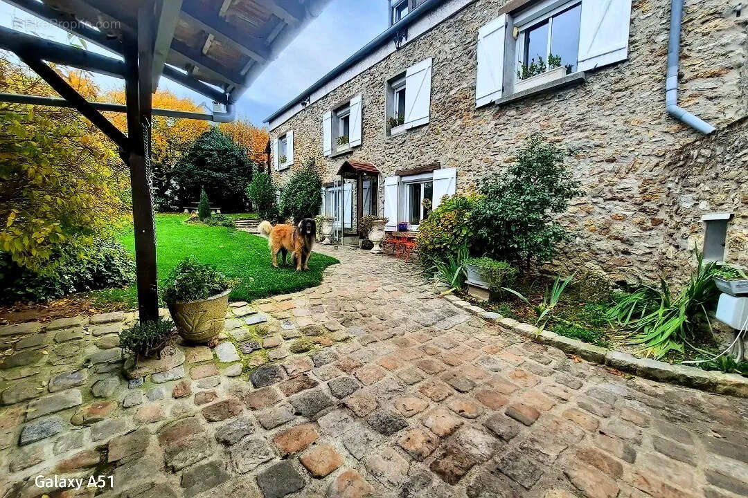 Maison à CRECY-LA-CHAPELLE