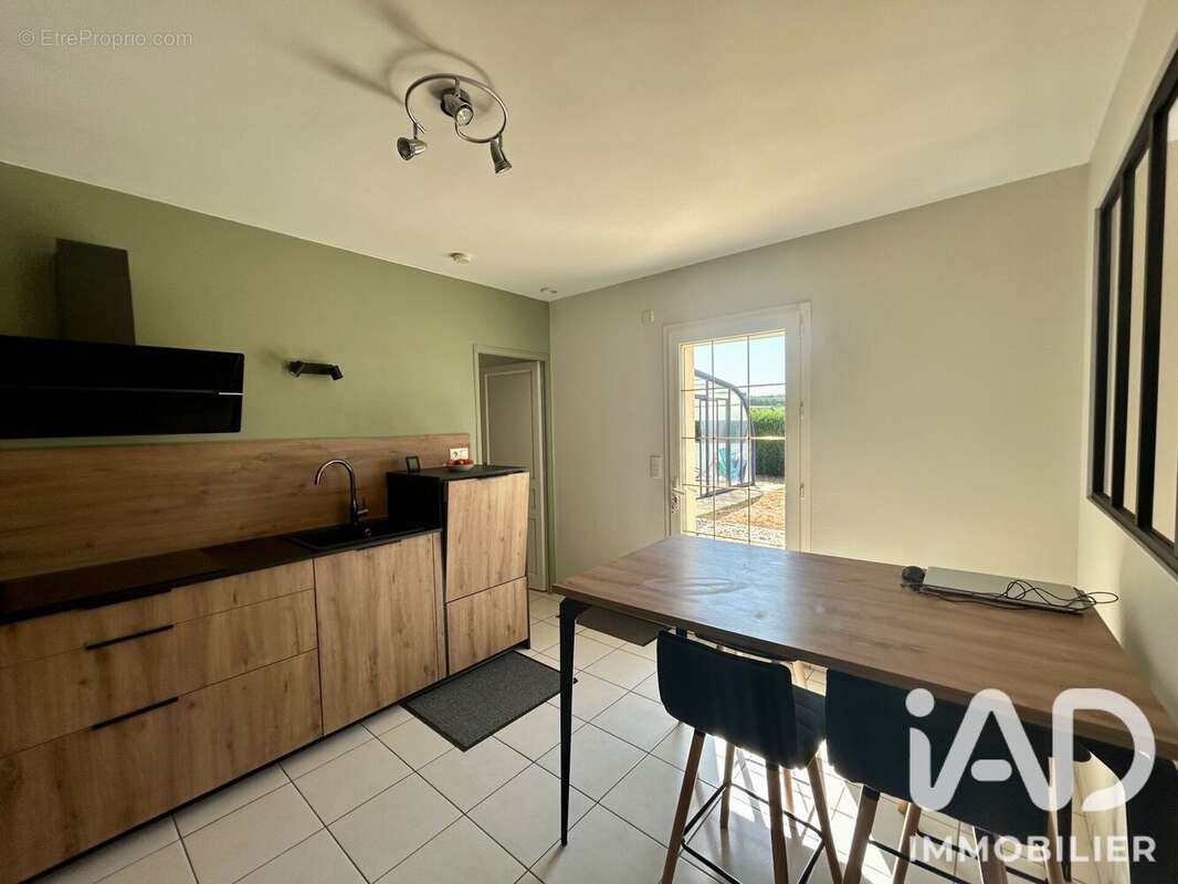 Maison 140 m² à Neuille  - photo 7