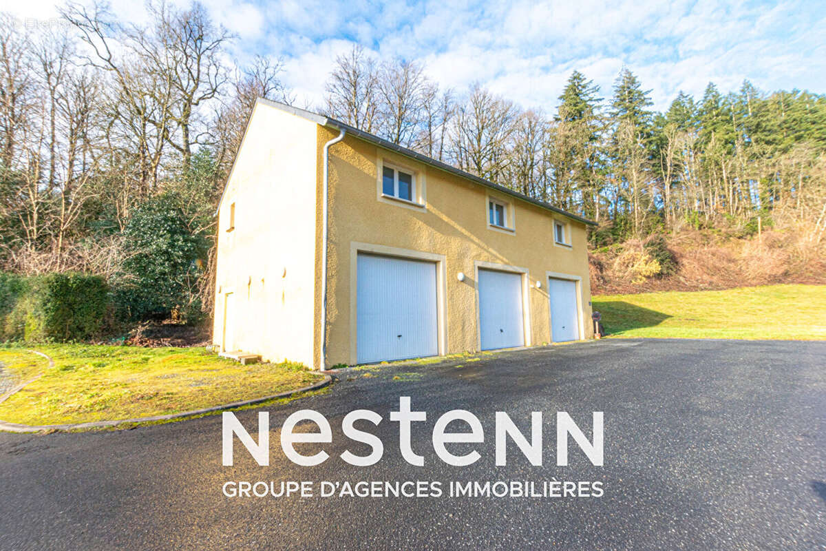 Ensemble immobilier de 8 bâtiments dont 2 maisons, 2300 m2 de surface utile sur 3 hectatres - photo 5