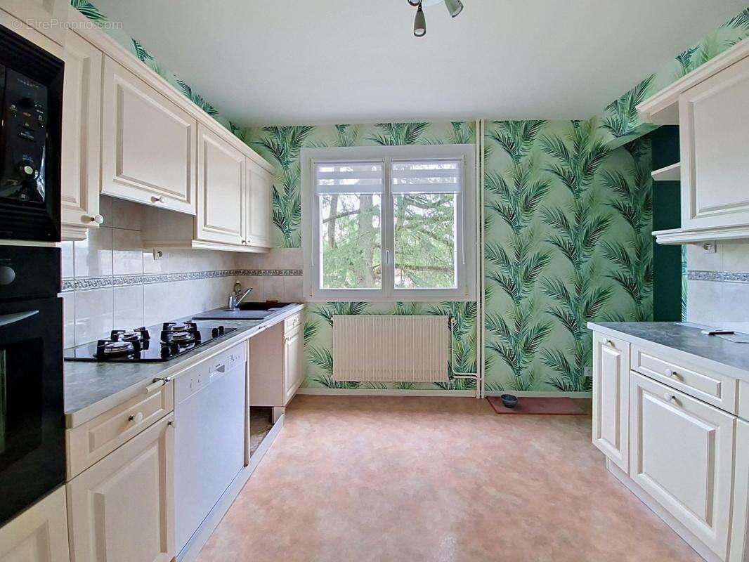 Appartement rénové de 81 m² – Résidence Saturne à Cholet - photo 5