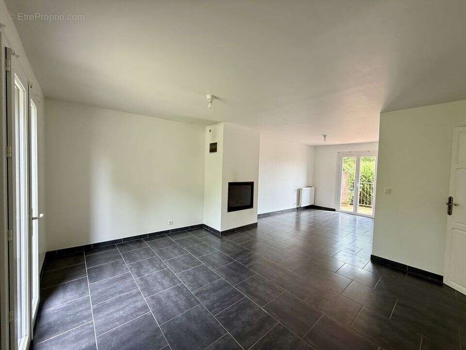 Maison à MONTIGNY-LENCOUP