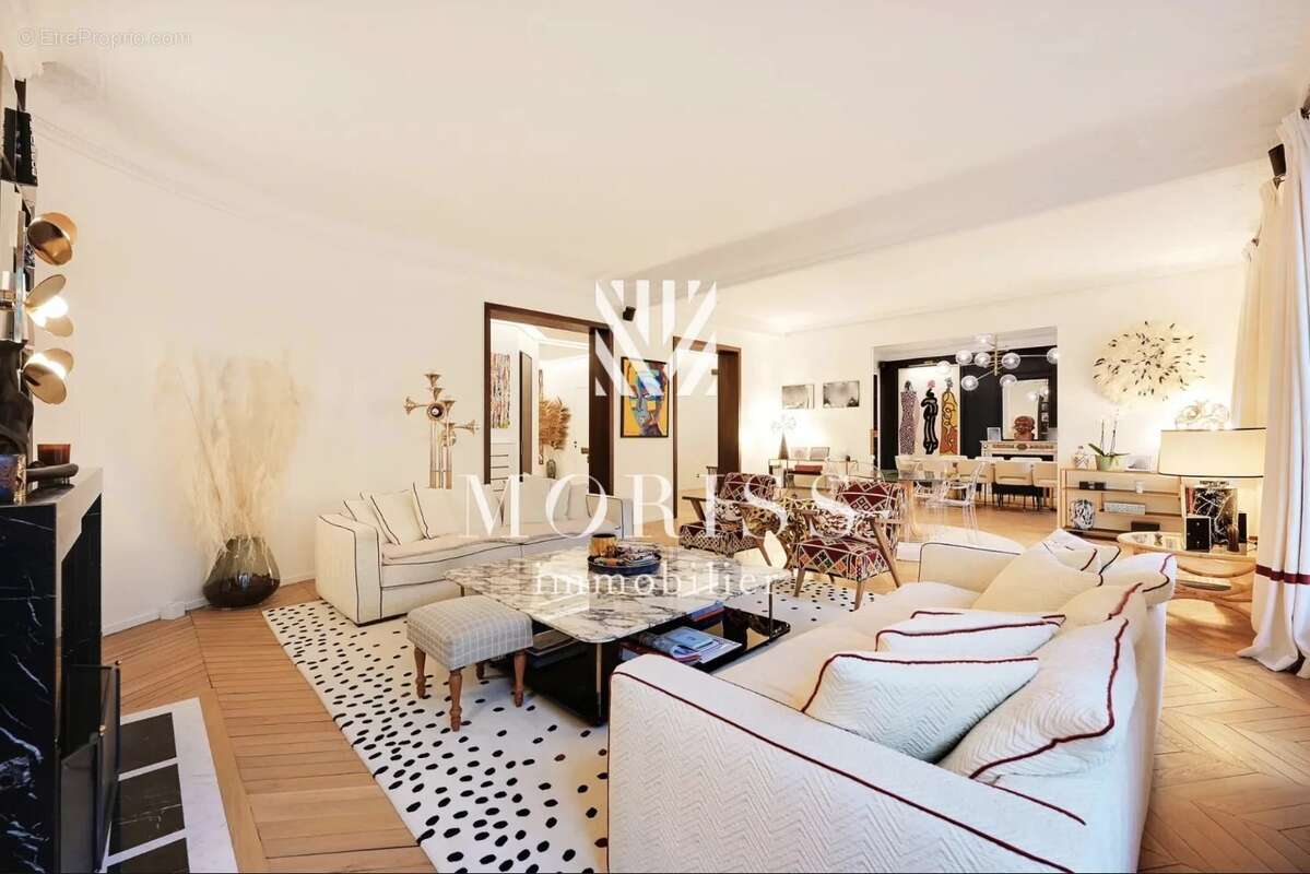 Appartement à PARIS-16E