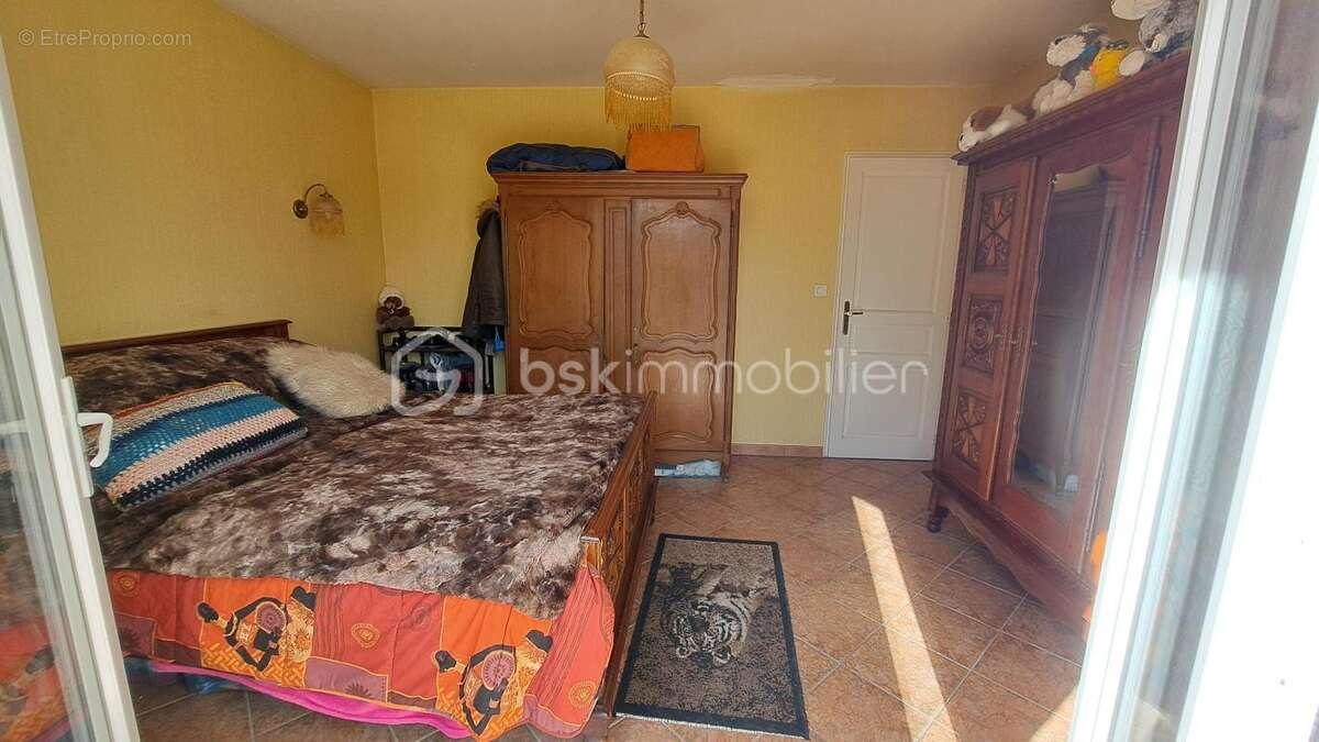 Maison à LA CHAPELLE-GONAGUET