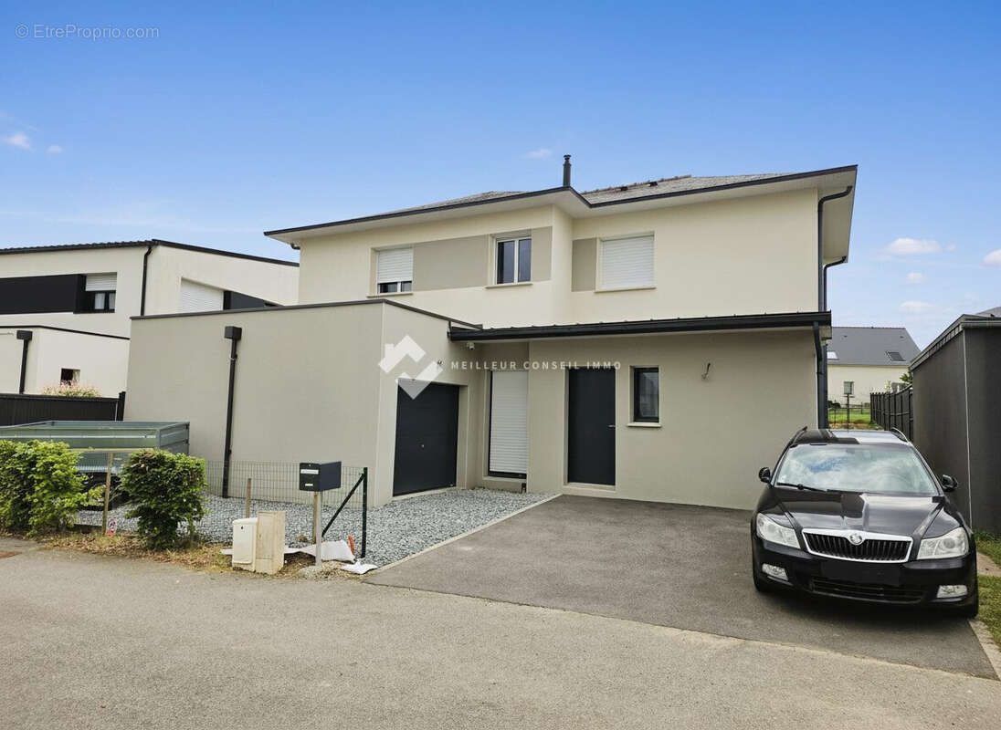 Maison à LOCQUELTAS