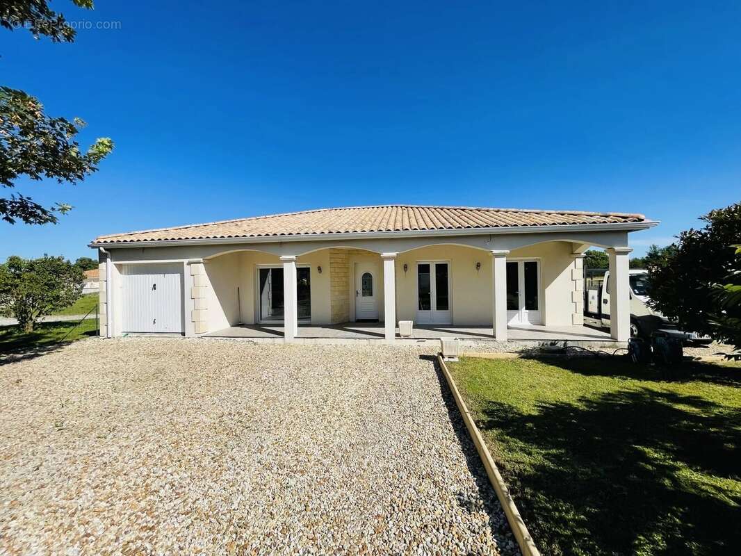 Maison à BARBEZIEUX-SAINT-HILAIRE