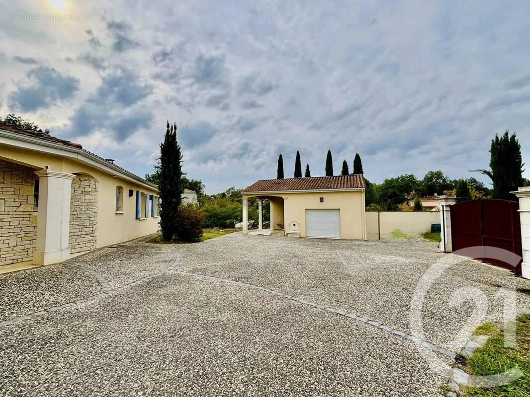 Maison à PUYMOYEN