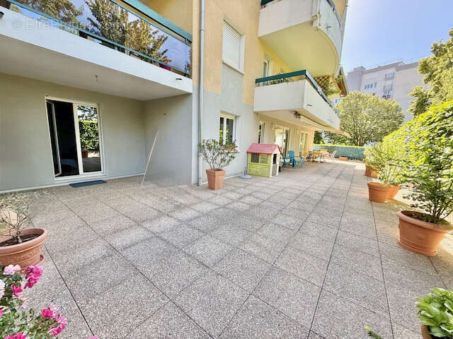 Ferney voltaire, t4 132m2 hab. + 122m2 terrasse + garage + cave + pk - photo 5