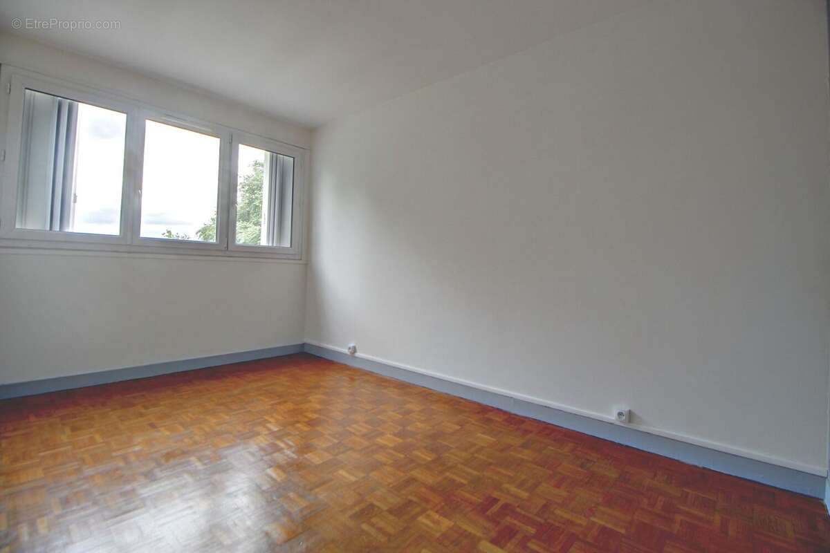 Appartement à VERNEUIL-SUR-SEINE