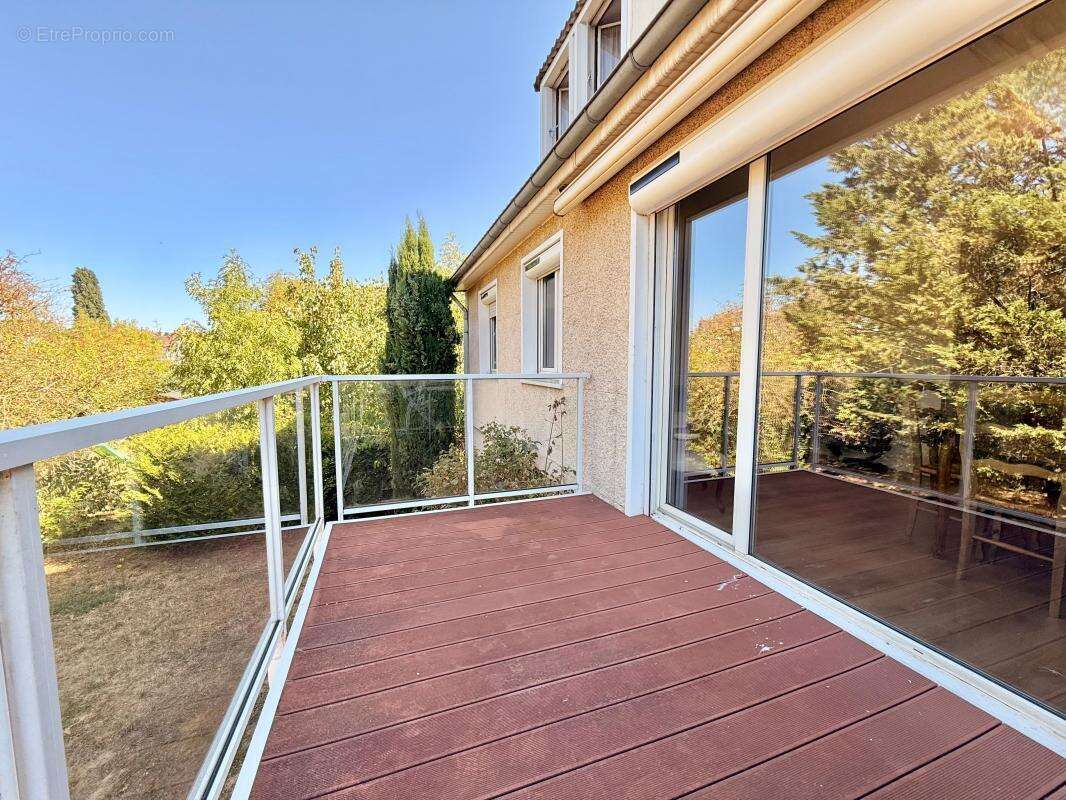 Maison Individuelle - Un jardin sans vis-à-vis, bordé par la rivière, dans un écrin de verdure - photo 6