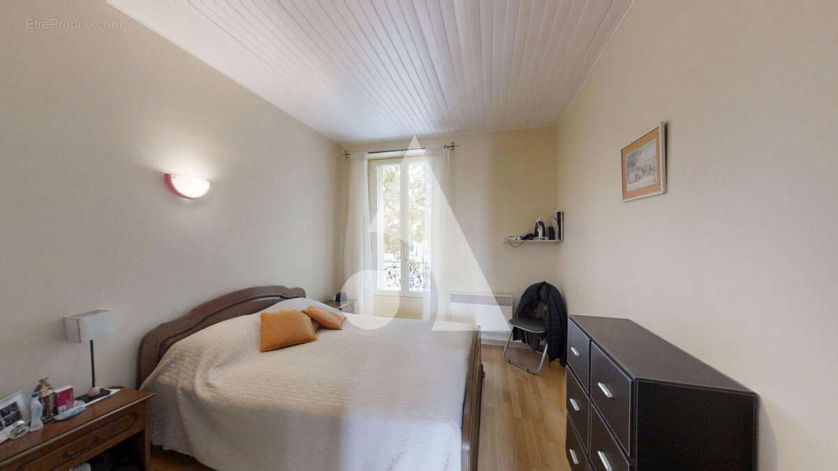 Appartement à LA GARENNE-COLOMBES