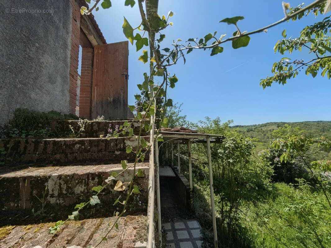 Maison a vendre saint germain laval - 141 m² - 5 chambres possibles - cave - jardin - photo 2