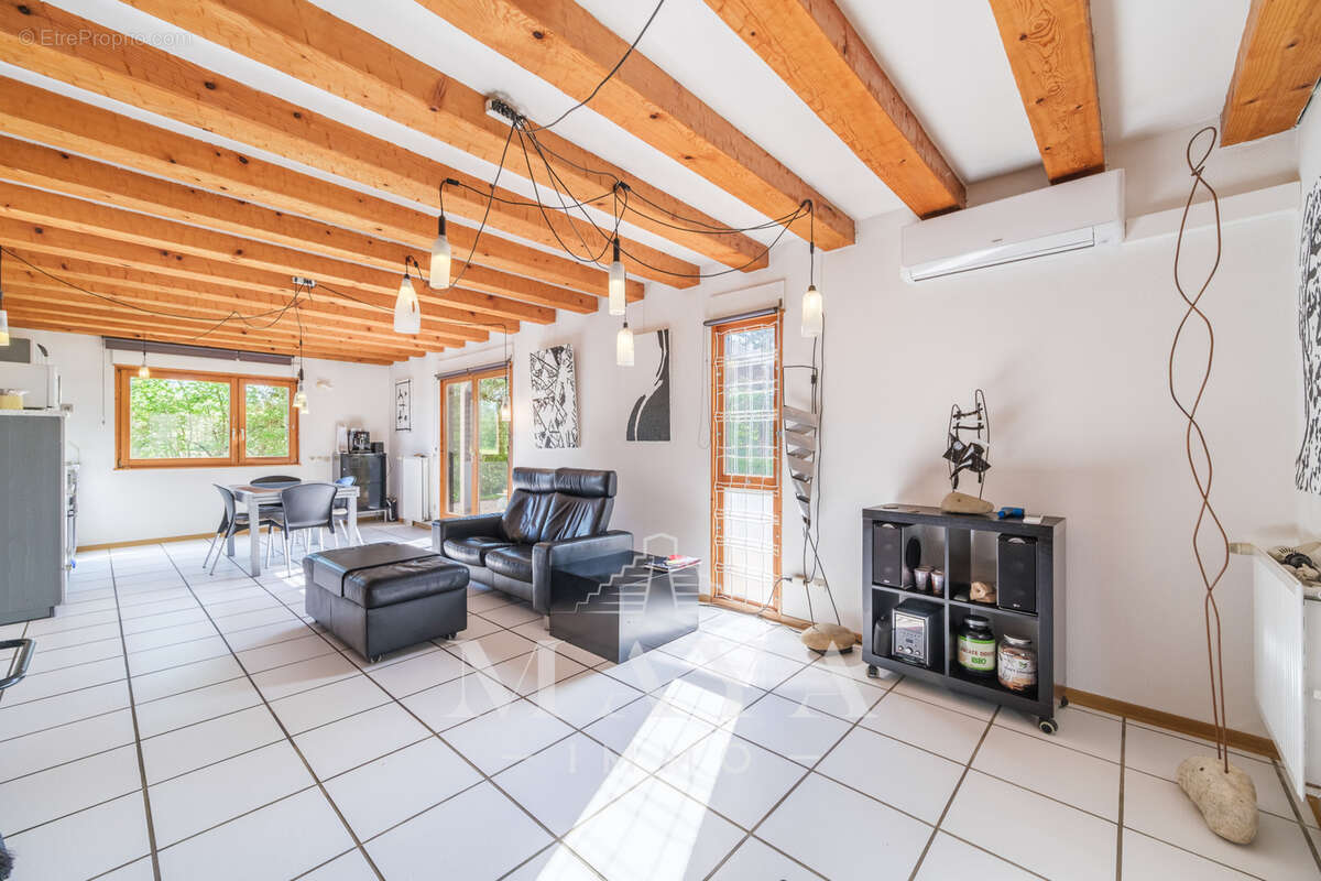 Maison à VILLAGE-NEUF