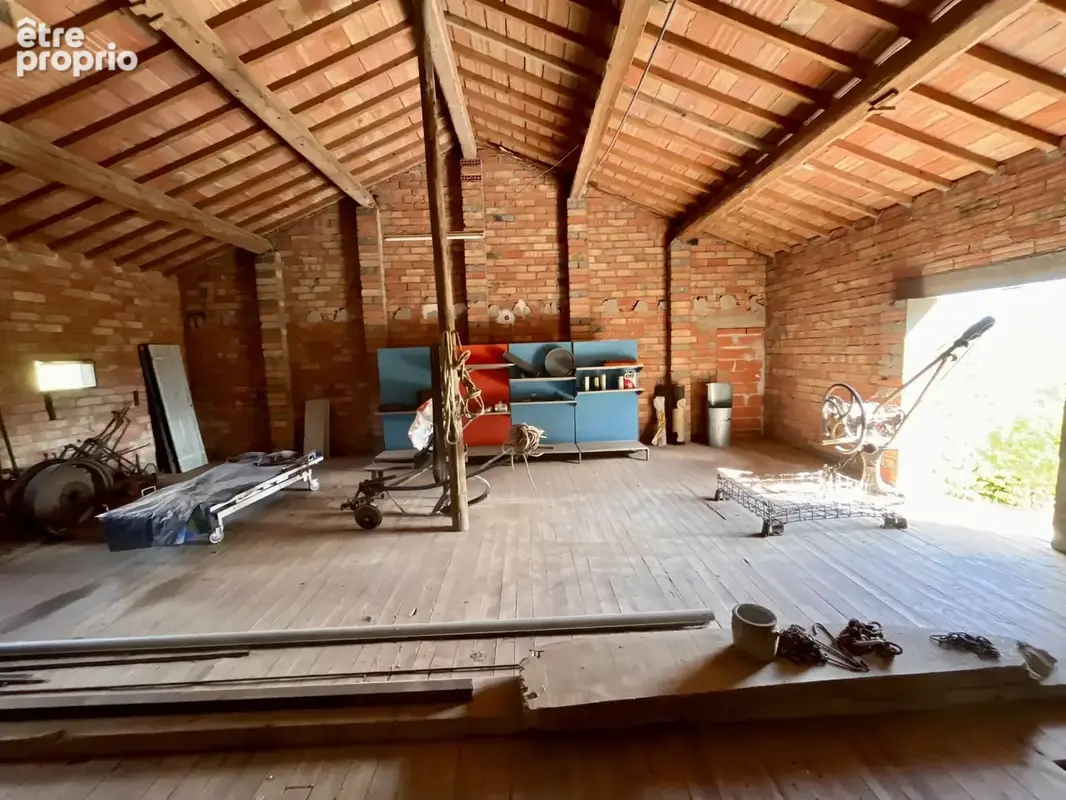 RAZES: Maison 6 pièces avec garages, ancienne cave et jardin - photo 21