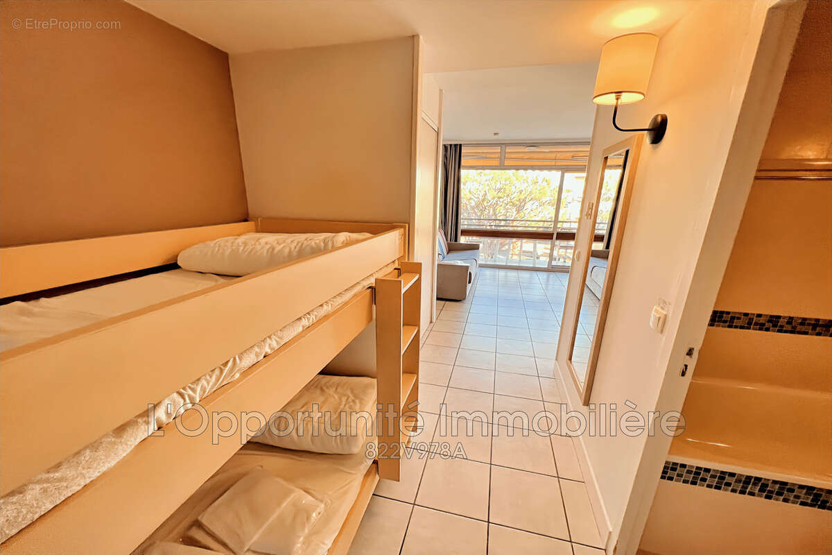 Appartement à SAINT-LAURENT-DU-VAR