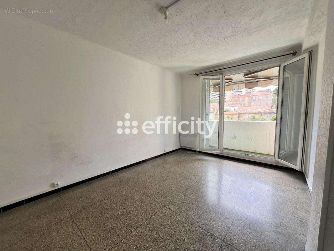 Appartement à MARSEILLE-4E