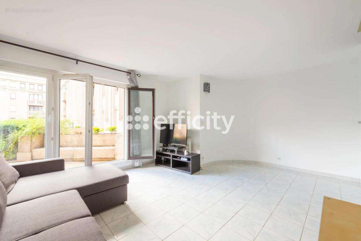 Appartement à MONTIGNY-LE-BRETONNEUX